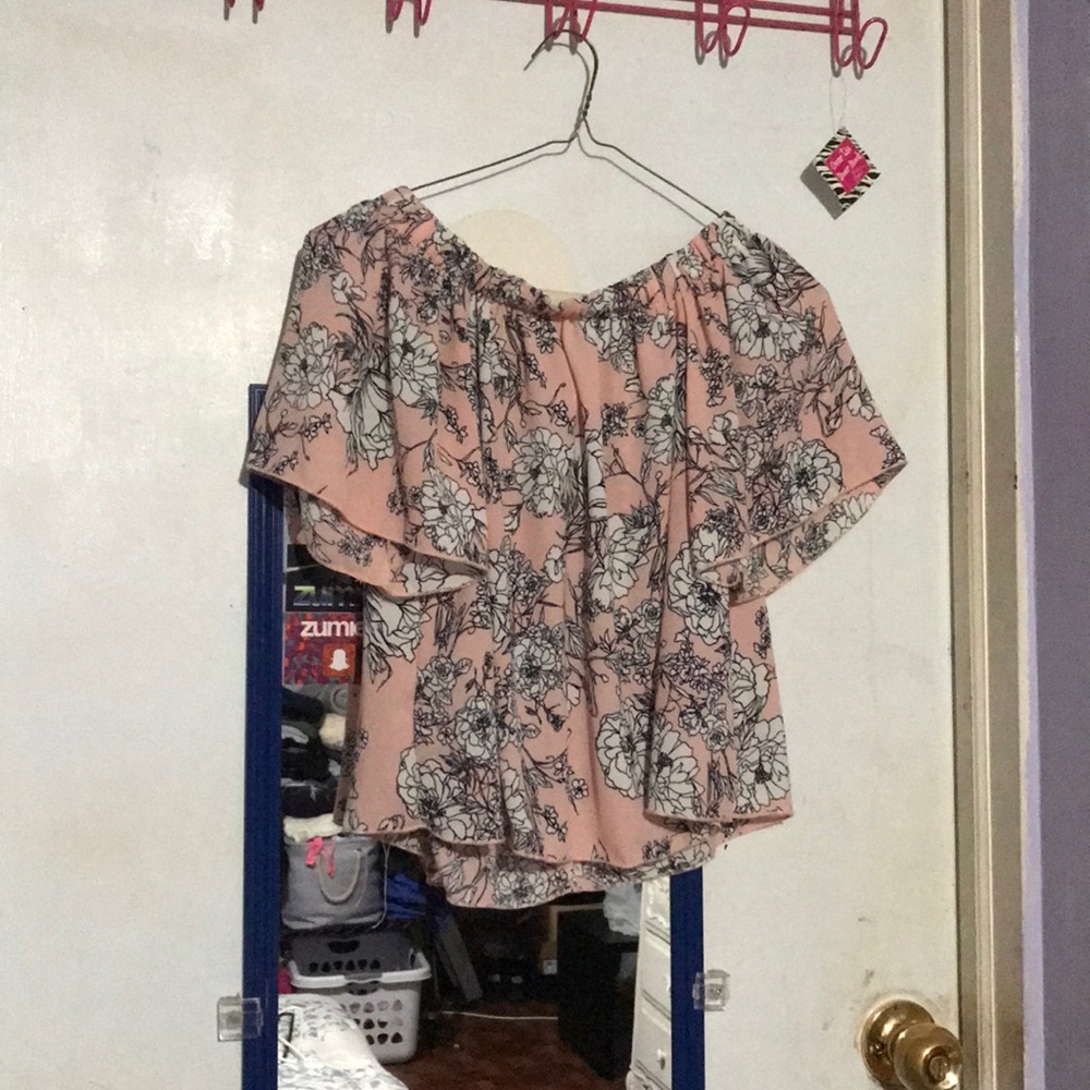 Floral bouncy crop